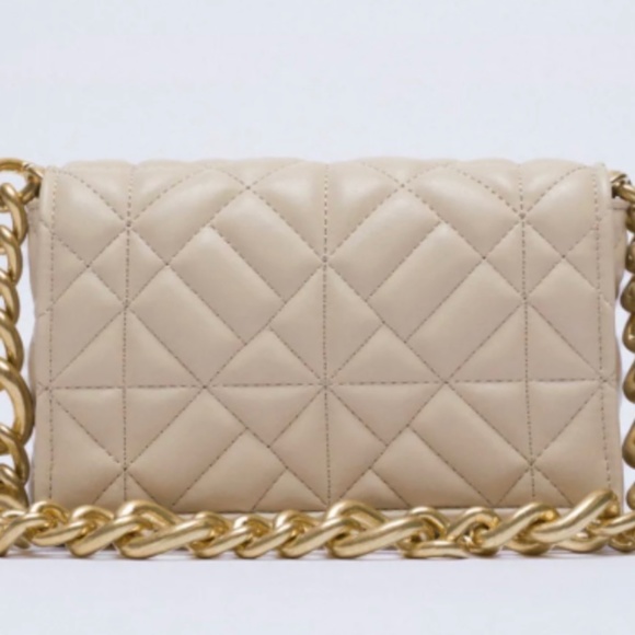 Quilted Zara Shoulder Bag with Gold Chain - Picture 1 of 3